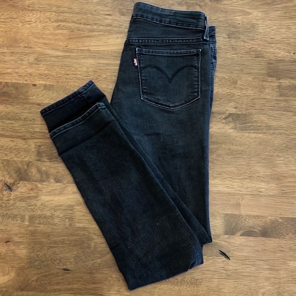 Levi’s- distressed black skinny jeans 27x30